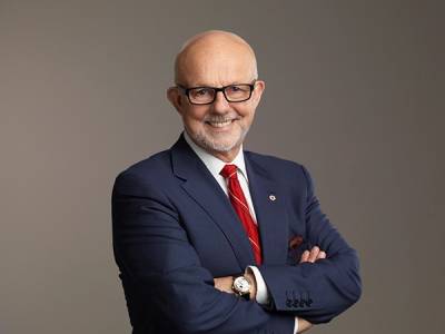 Christopher Gaze
